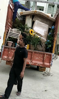 Packers and movers at work in Lucknow
