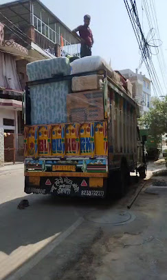 Packers and movers at work in Lucknow