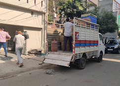 Packers and movers at work in Lucknow